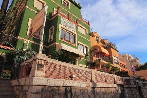 California, Malaga